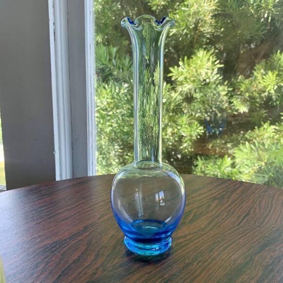 Vintage Light Blue Glass Bud Vase with Scalloped Edge – Delicate & Elegant - Picture 7 of 10